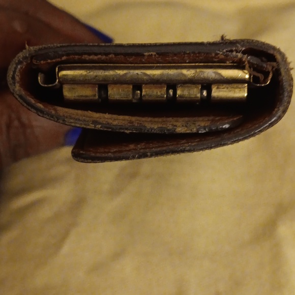 LOUIS VUITTON 4 KEY HOLDER AUTHENTIC - Picture 10 of 11